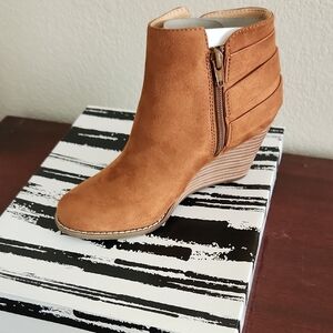 Dolce Vita Women's Tan Ankle Boots